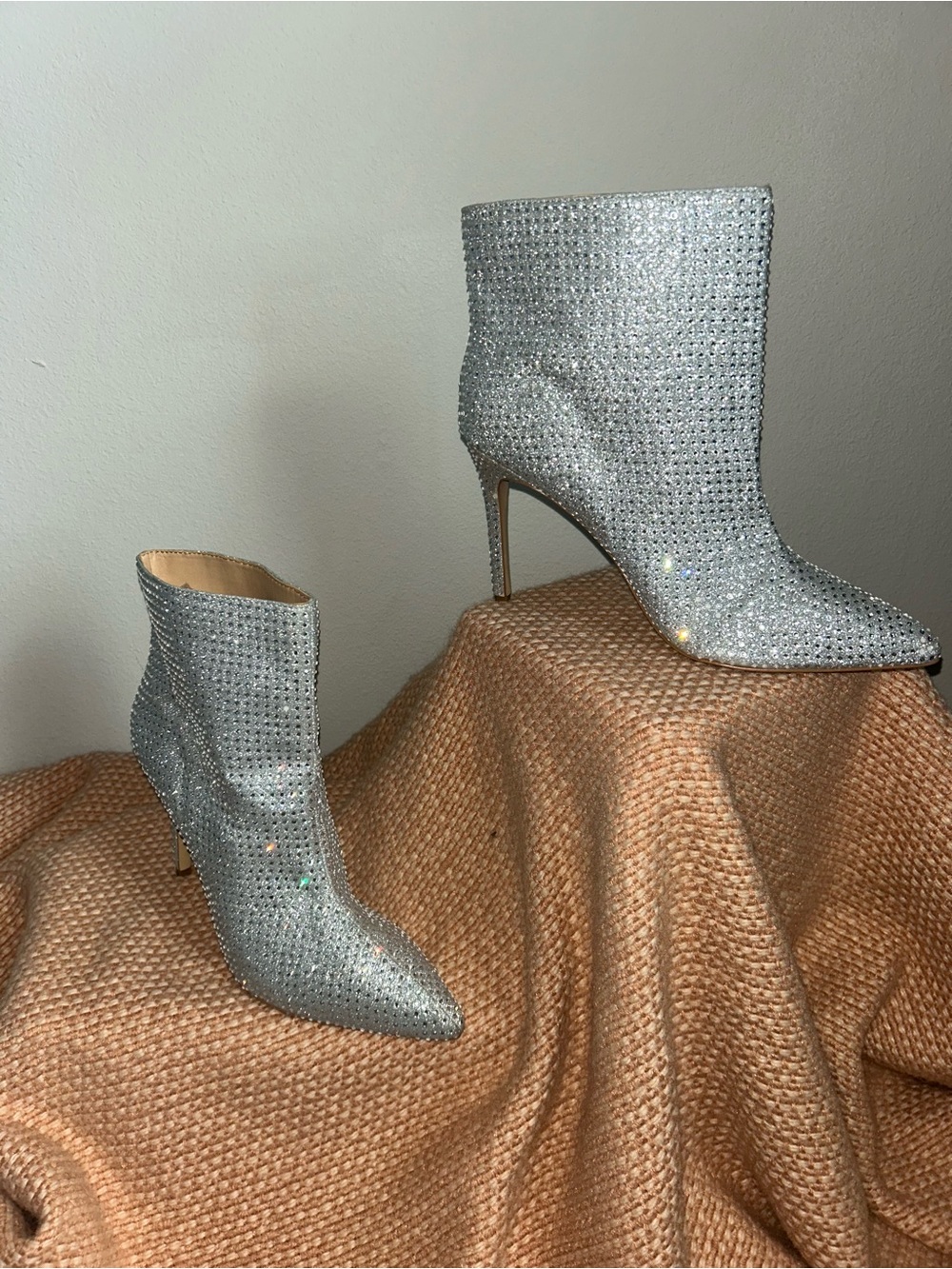 NEW Jewel Badgley Mischka Jude Silver Crystal Ankle Booties Sz 9